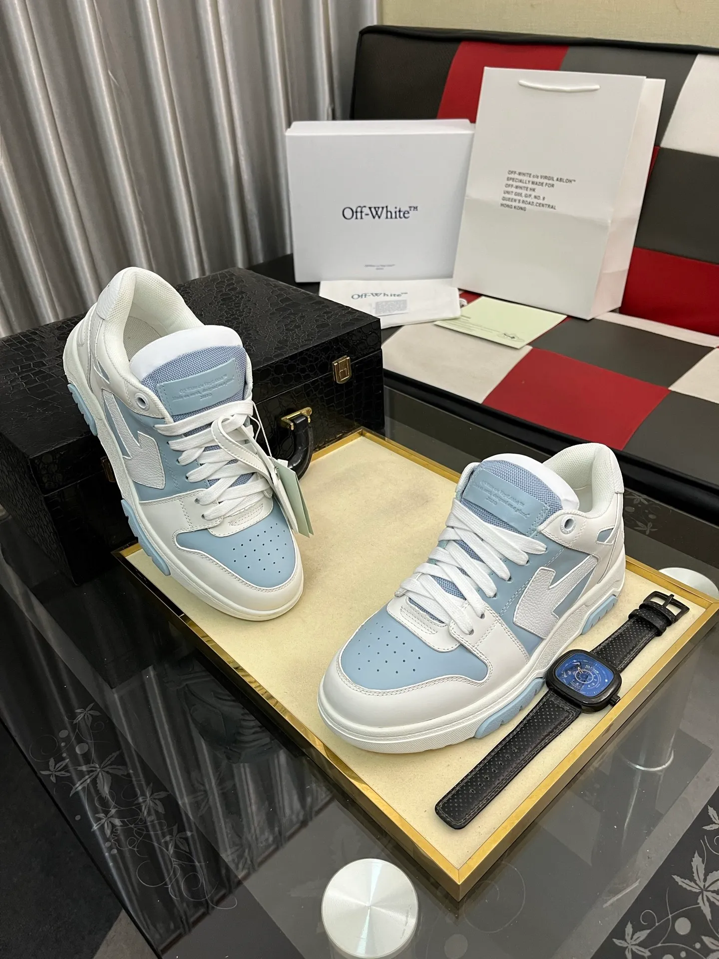 Men's shoes 💰600⌚️⌚️ OFF-White C/O VirGil Abloh fashionable and versatile casual shoes. Exclusive first release of the new model. Made of environmentally friendly cowhide leather and mesh fabric upper material. The insole is embedded with foam cushioning EVA material. The correct midsole is equipped with EVA lightweight cushioning. External tooth nail rubber outsole. The correct accessories can be customized simultaneously. Women's model: 35-40 Men's model: 39-45